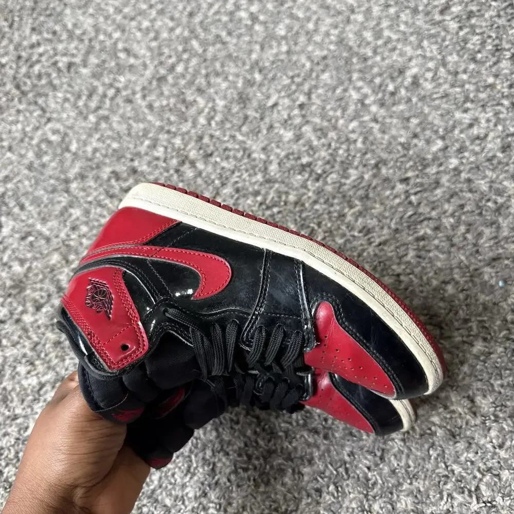 Nike Boys Air Jordan 1 Retro High OG PS Black Red Sneaker Shoes Sz 2Y